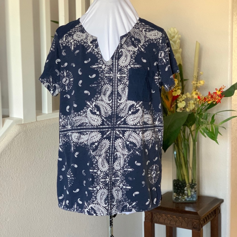 Blue short sleeve top